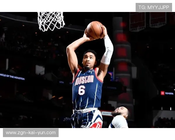 斯图尔特防守篮下，活塞内线坚不可摧：打造无懈可击的防守铁墙