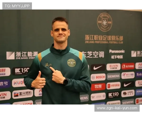 浙江队前插速度极快，弗兰克抽射挂角——绿茵场上的速度与精准之歌